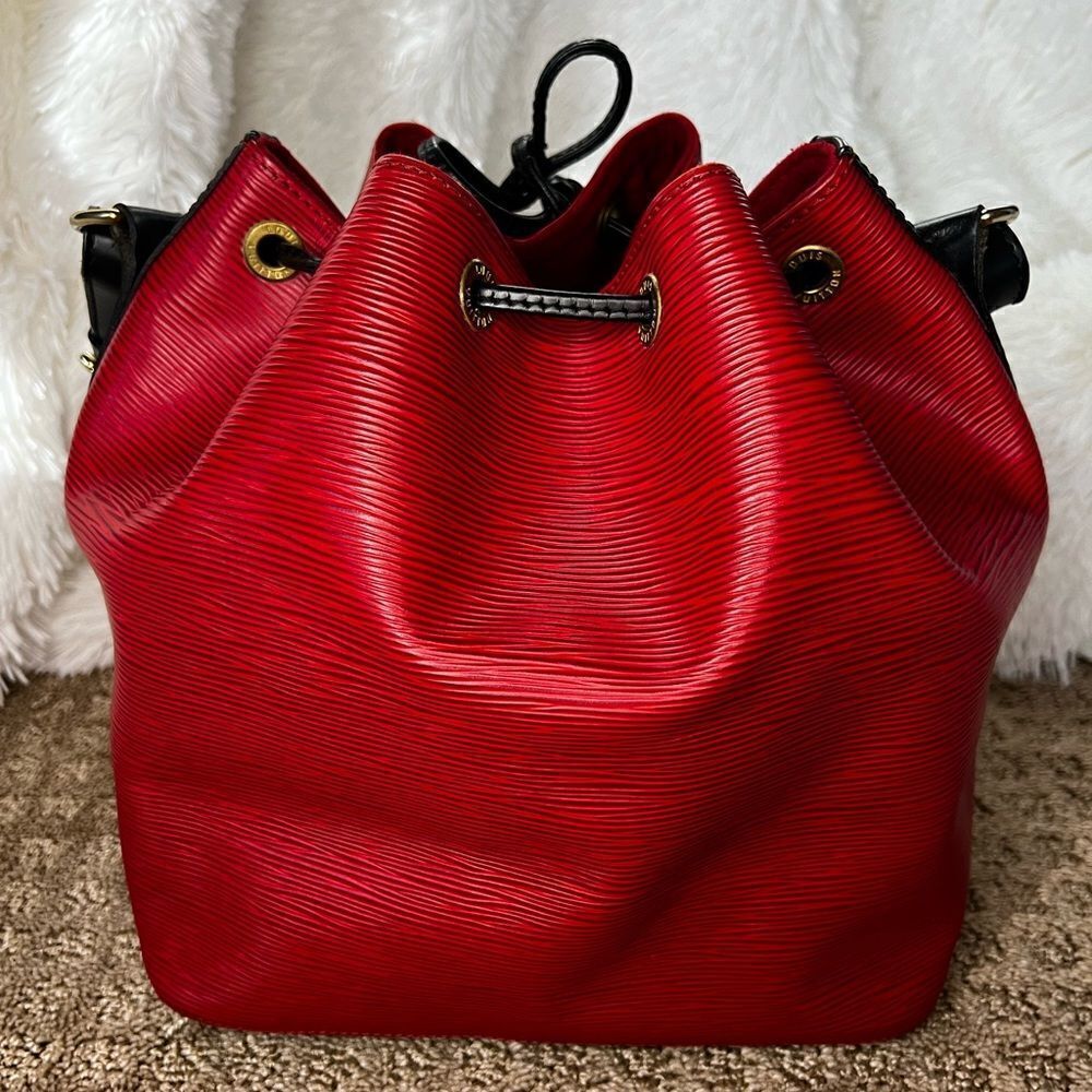 AUTH LOUIS VUITTON EPI LEATHER NOE- BLACK AND RED - Picture 4 of 16